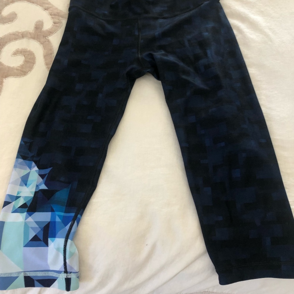 Wish brand peloton crop leggings. Reversible.